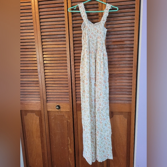 Beautiful and Light Long Floral Dress - Picture 4 of 7